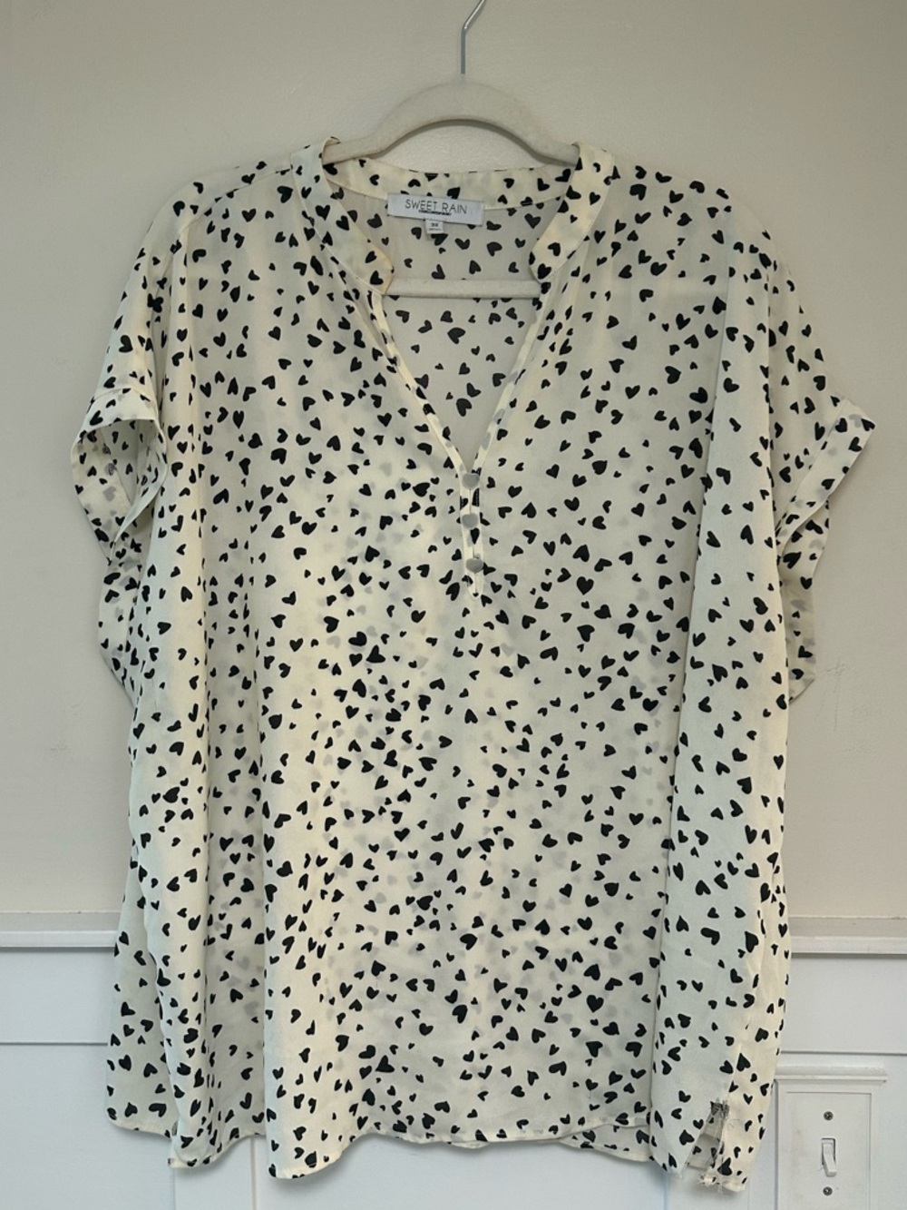 Sweet Rain Cream Tunic with Black Heart Print